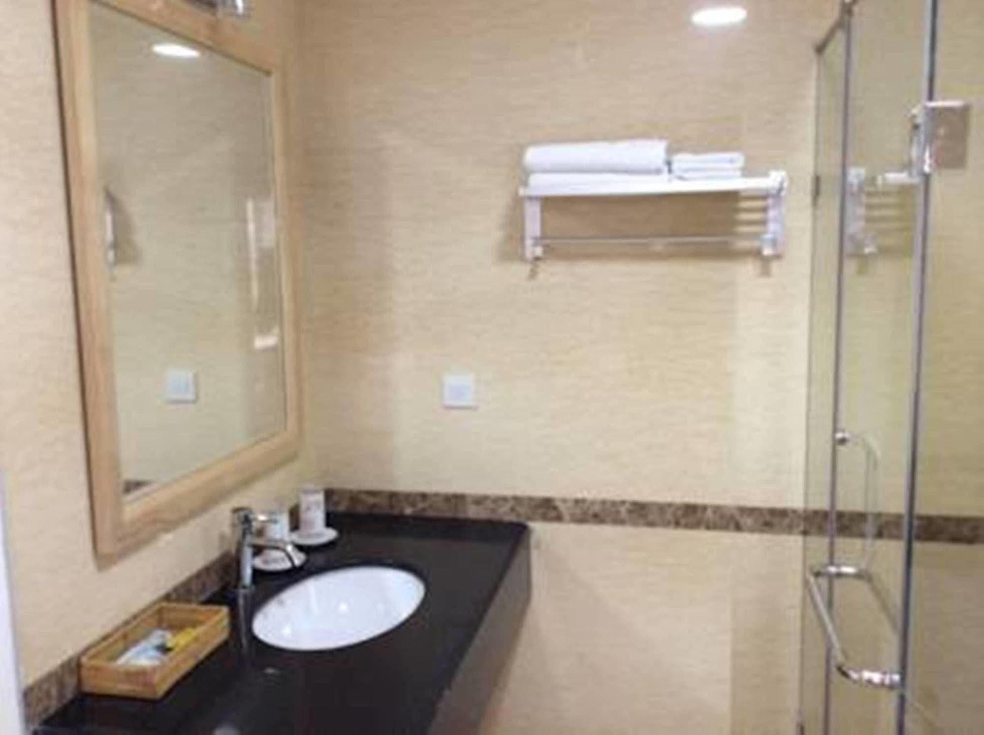 Oyo 236 Hoa Mai Boutique Hotel Da Nang Exterior foto